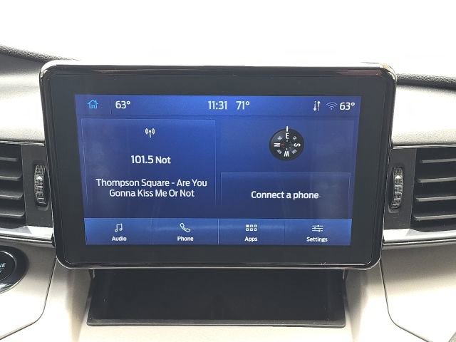 Used 2023 Ford Explorer XLT w/ Equipment Group 202A AWD/4WD image 35