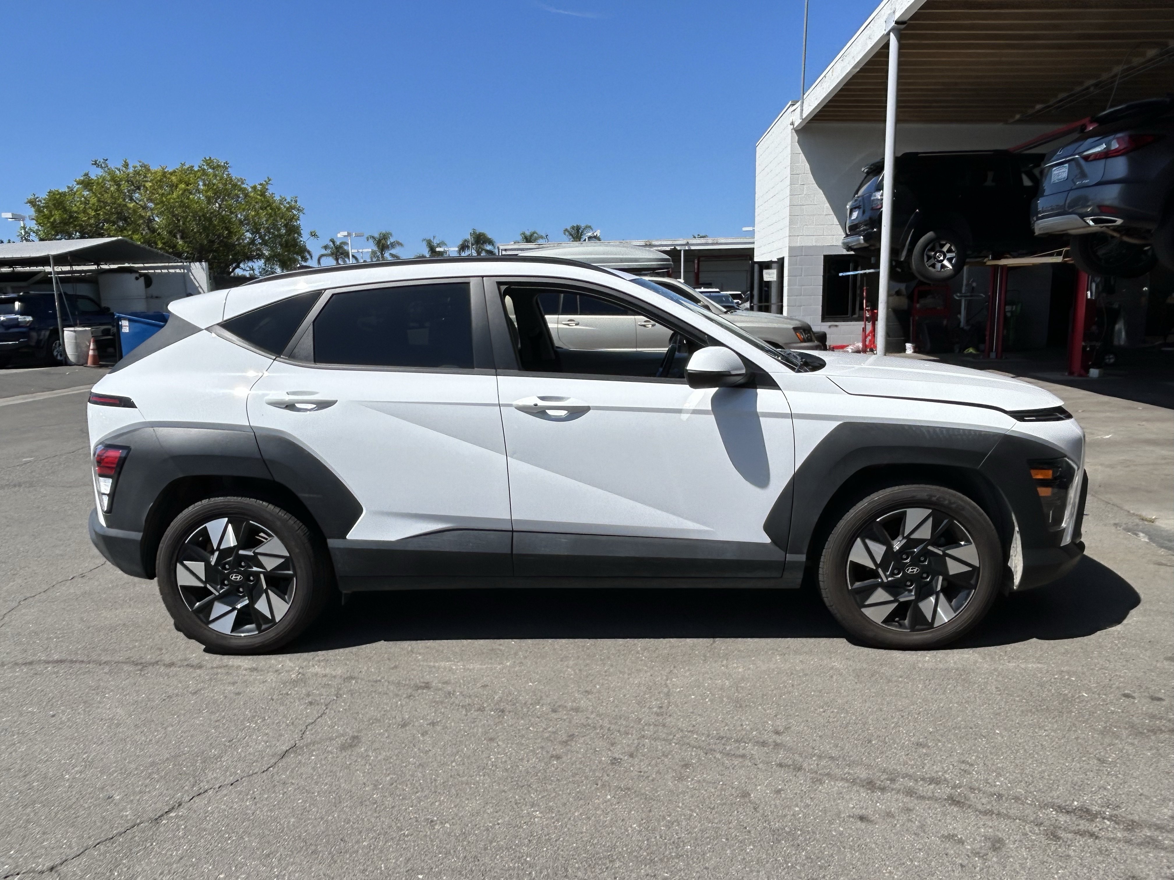 Used 2025 Hyundai Kona SEL FWD image 2