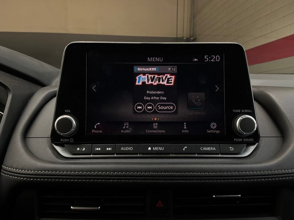 Used 2025 Nissan Rogue SV FWD image 27