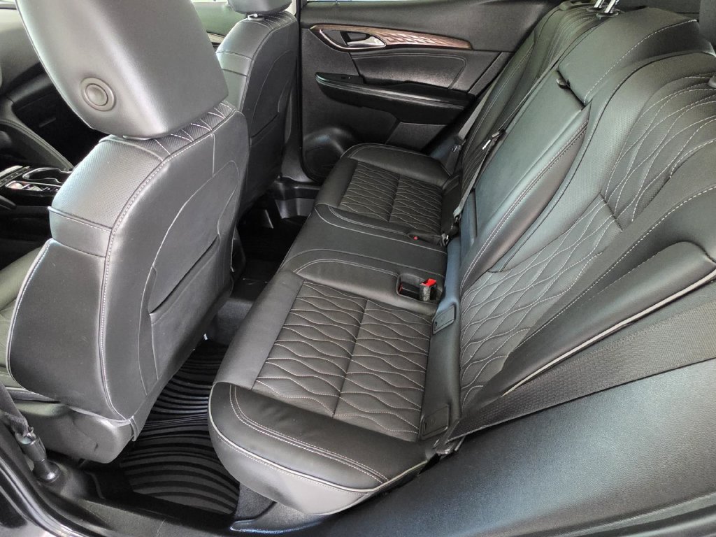 Used 2023 Buick Envision Avenir AWD/4WD image 10