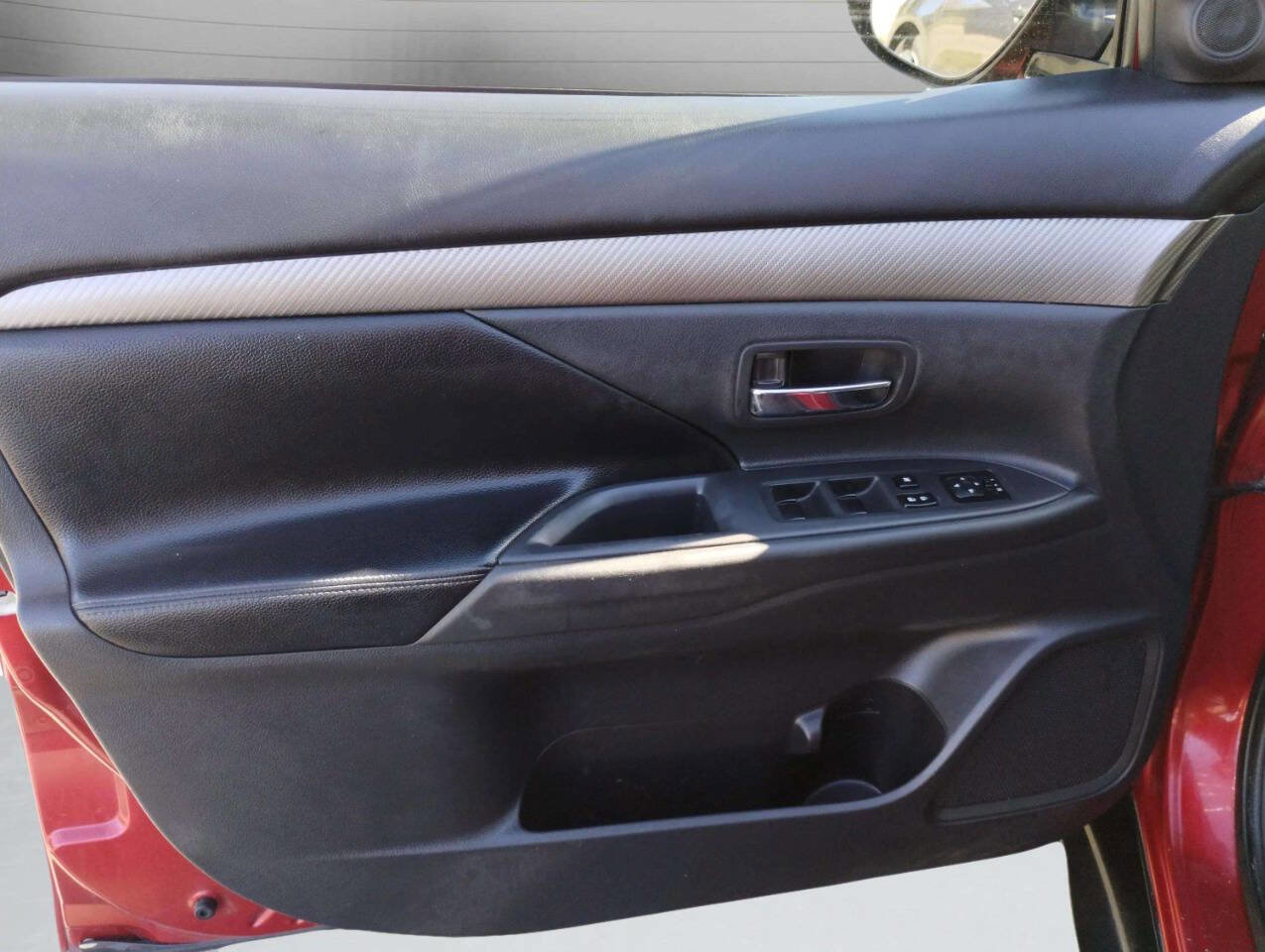 Used 2015 Mitsubishi Outlander SE image 13