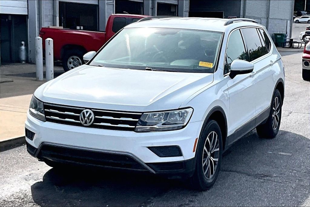 Used 2018 Volkswagen Tiguan SE FWD image 2