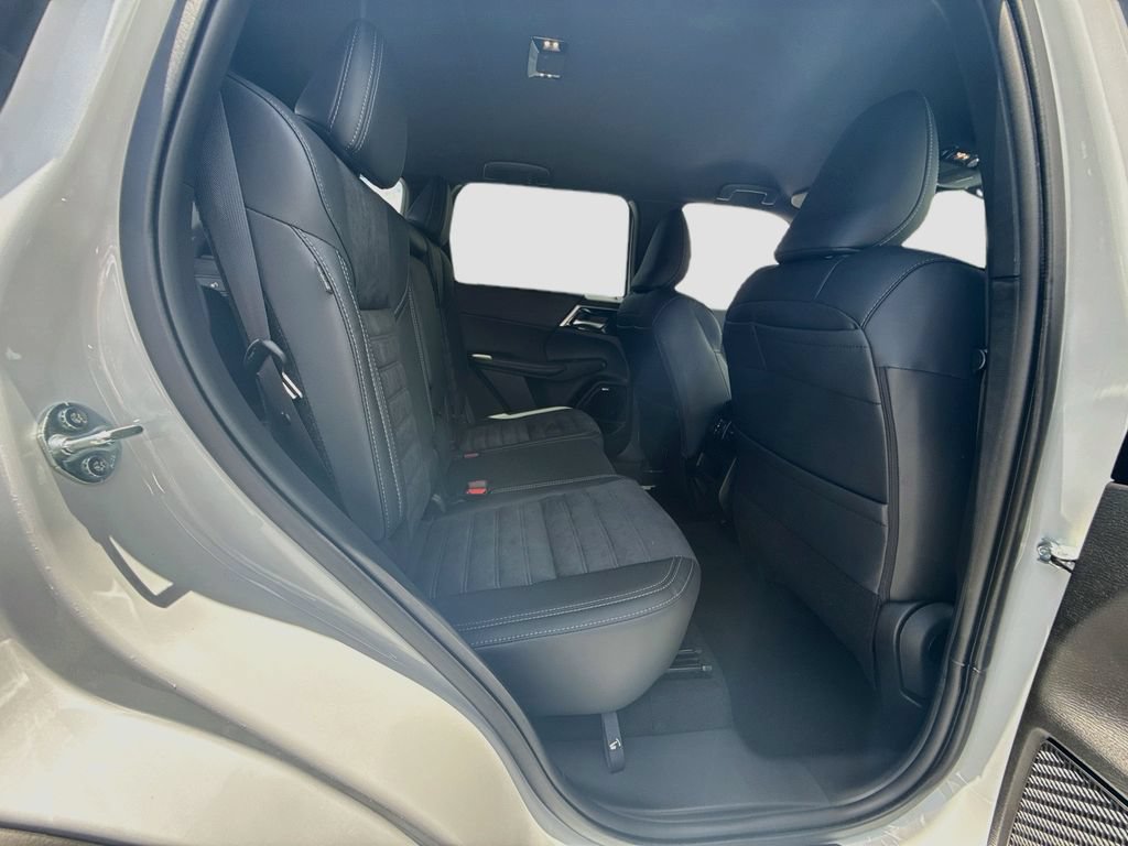 New 2026 Mitsubishi Outlander LE FWD image 30
