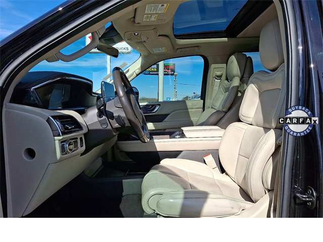 Used 2019 Lincoln Navigator Reserve image 11