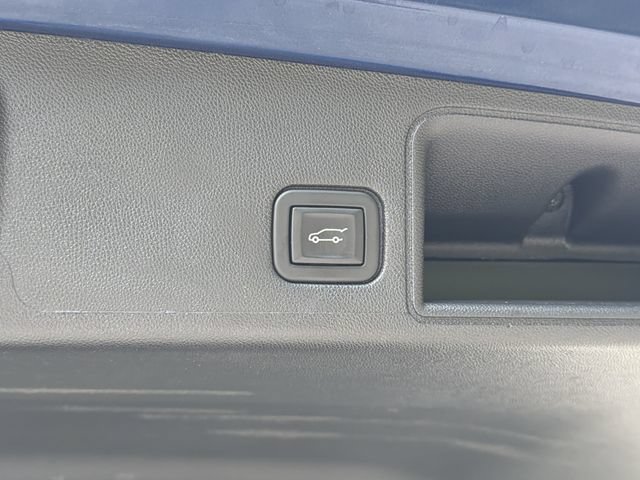 Used 2023 GMC Terrain SLT w/ Infotainment Package II FWD image 21