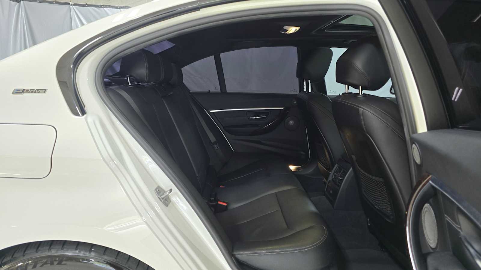 Used 2017 BMW 330e 330e iPerformance image 12