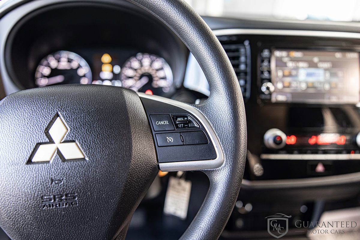Used 2020 Mitsubishi Outlander ES FWD image 23