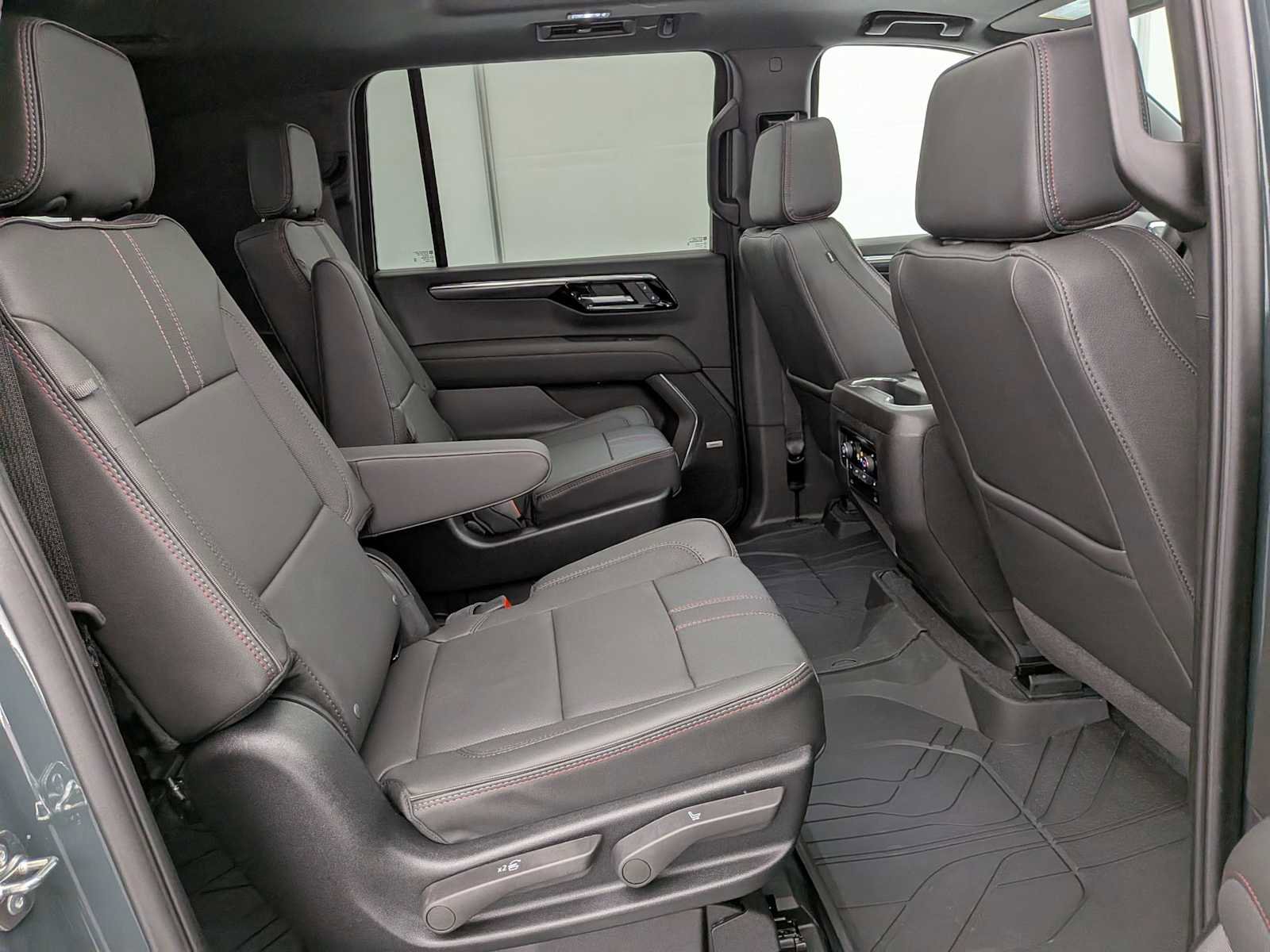 New 2026 Chevrolet Suburban RST image 22