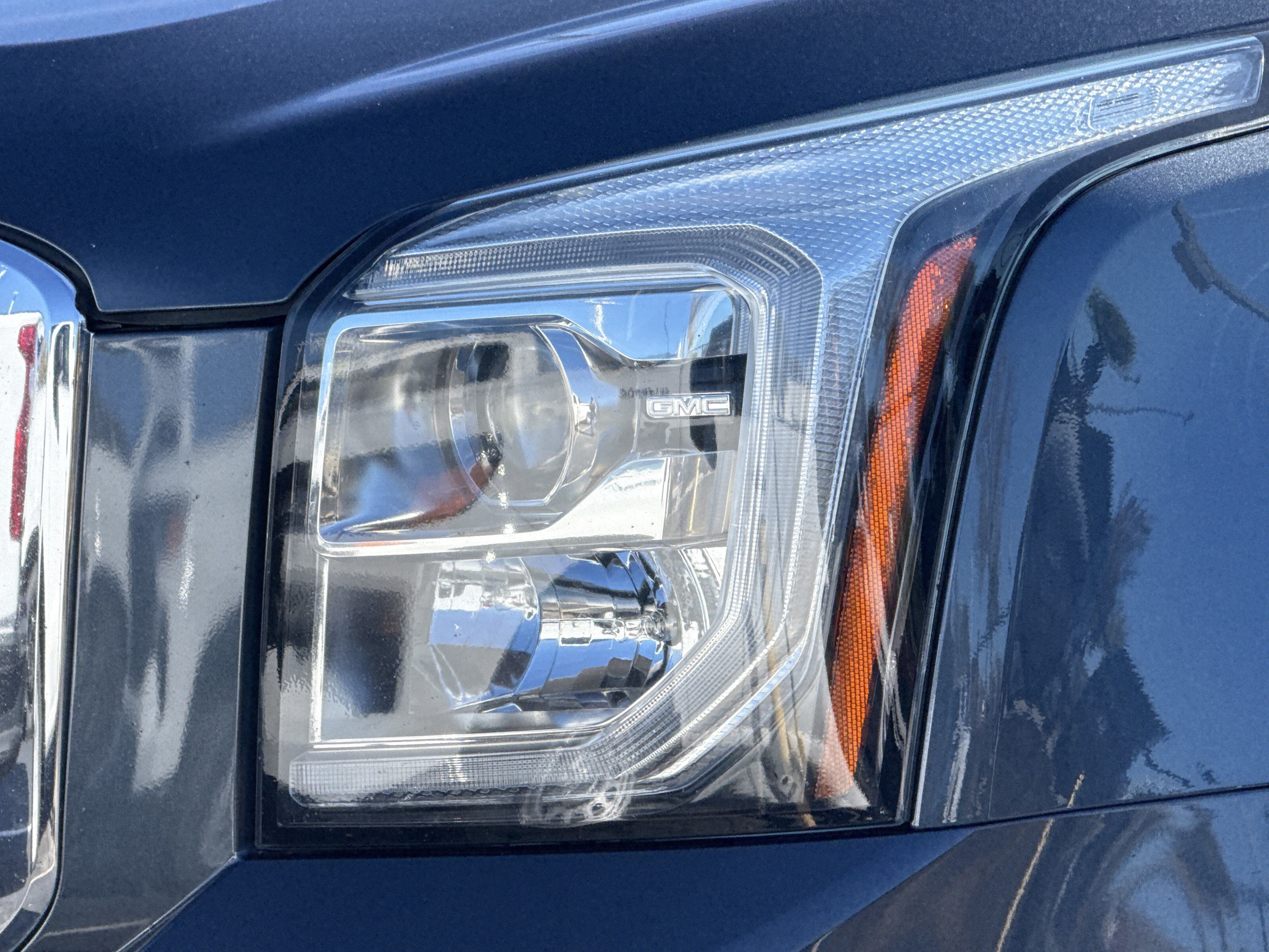 Used 2019 GMC Yukon SLT w/ Premium Edition image 6