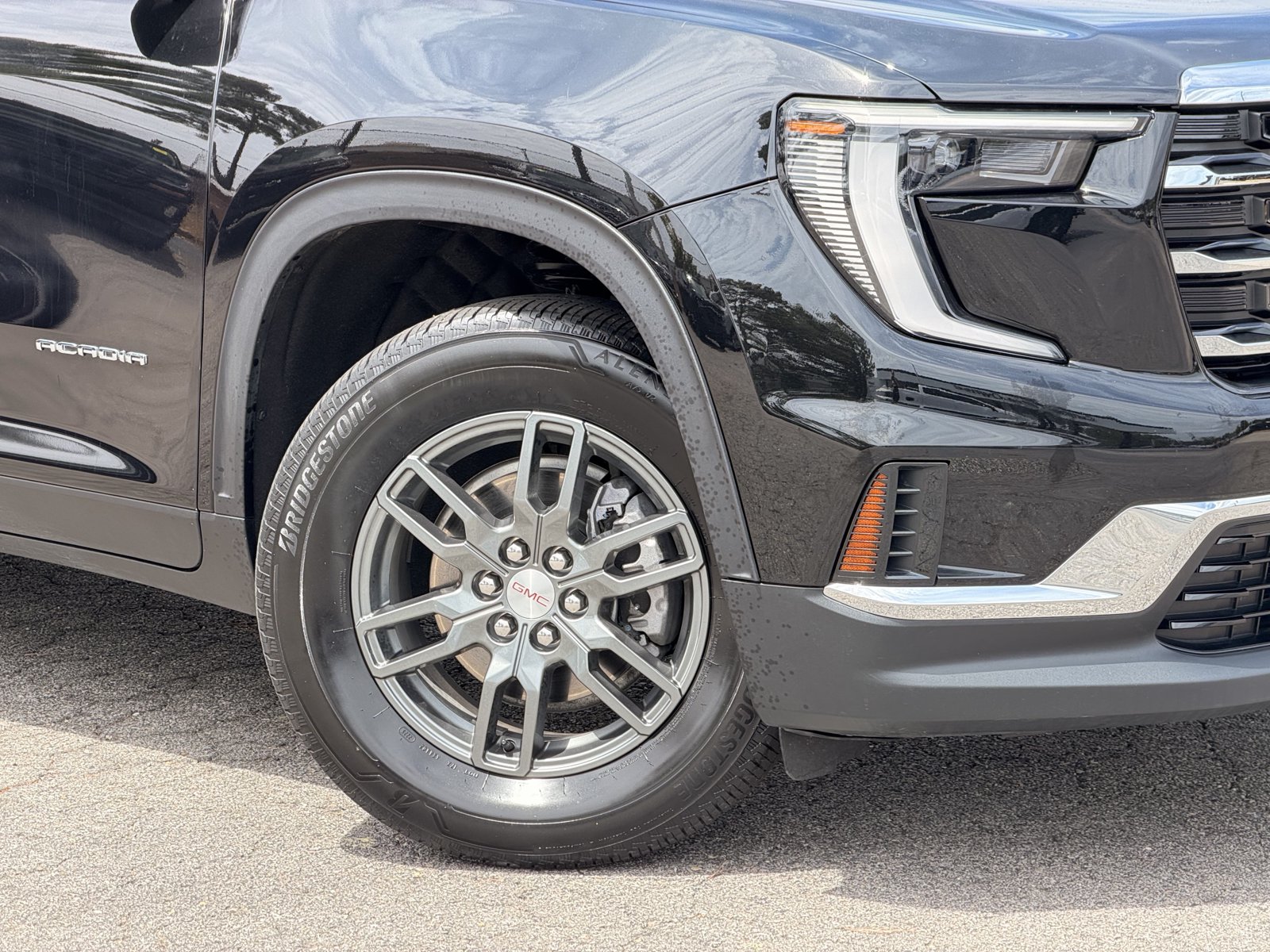 Used 2025 GMC Acadia Elevation FWD image 3