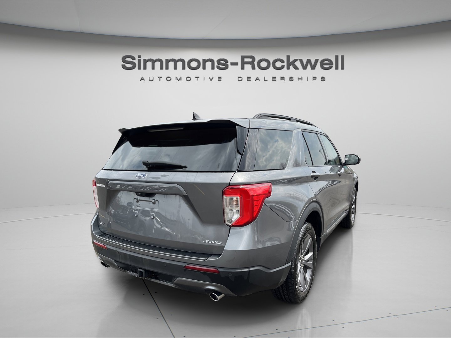 Used 2023 Ford Explorer XLT w/ Equipment Group 202A AWD/4WD image 5