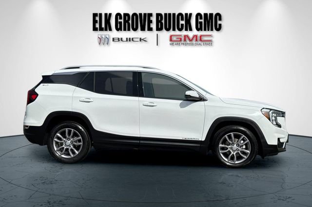 Used 2024 GMC Terrain SLT image 3