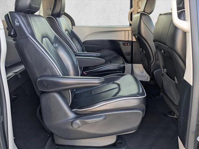 Used 2023 Chrysler Pacifica Limited image 19