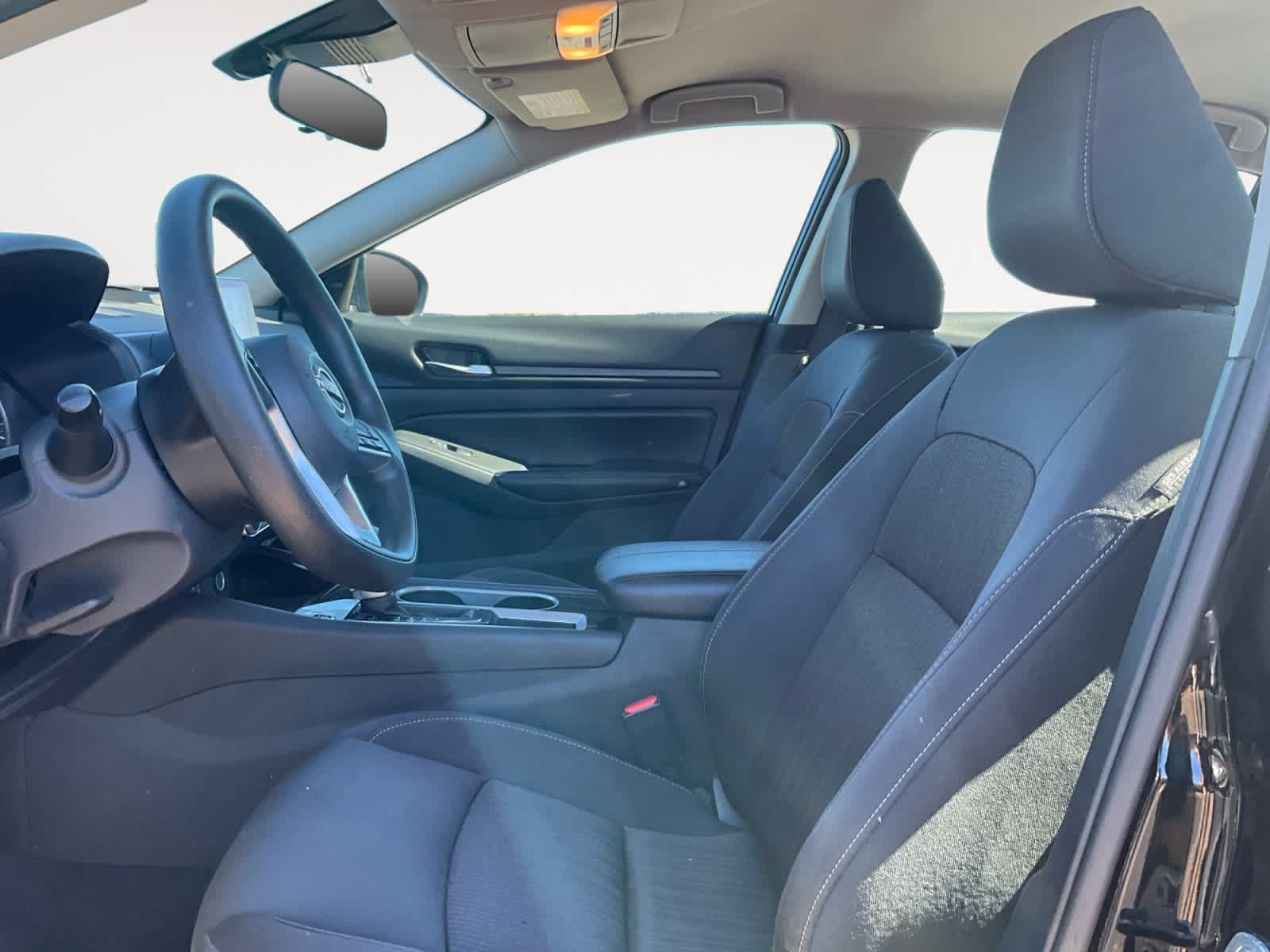 Used 2024 Nissan Altima 2.5 SV FWD image 9