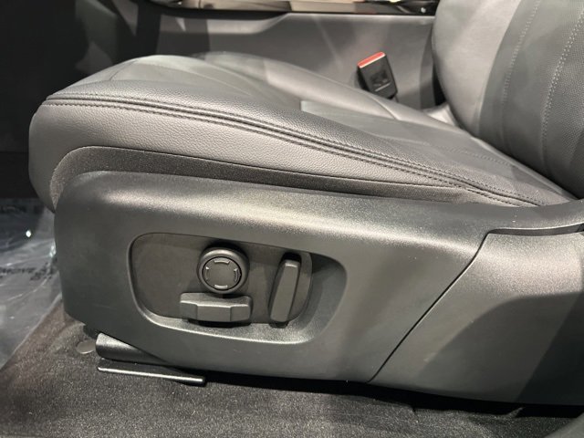 Used 2025 Land Rover Range Rover Evoque S image 19