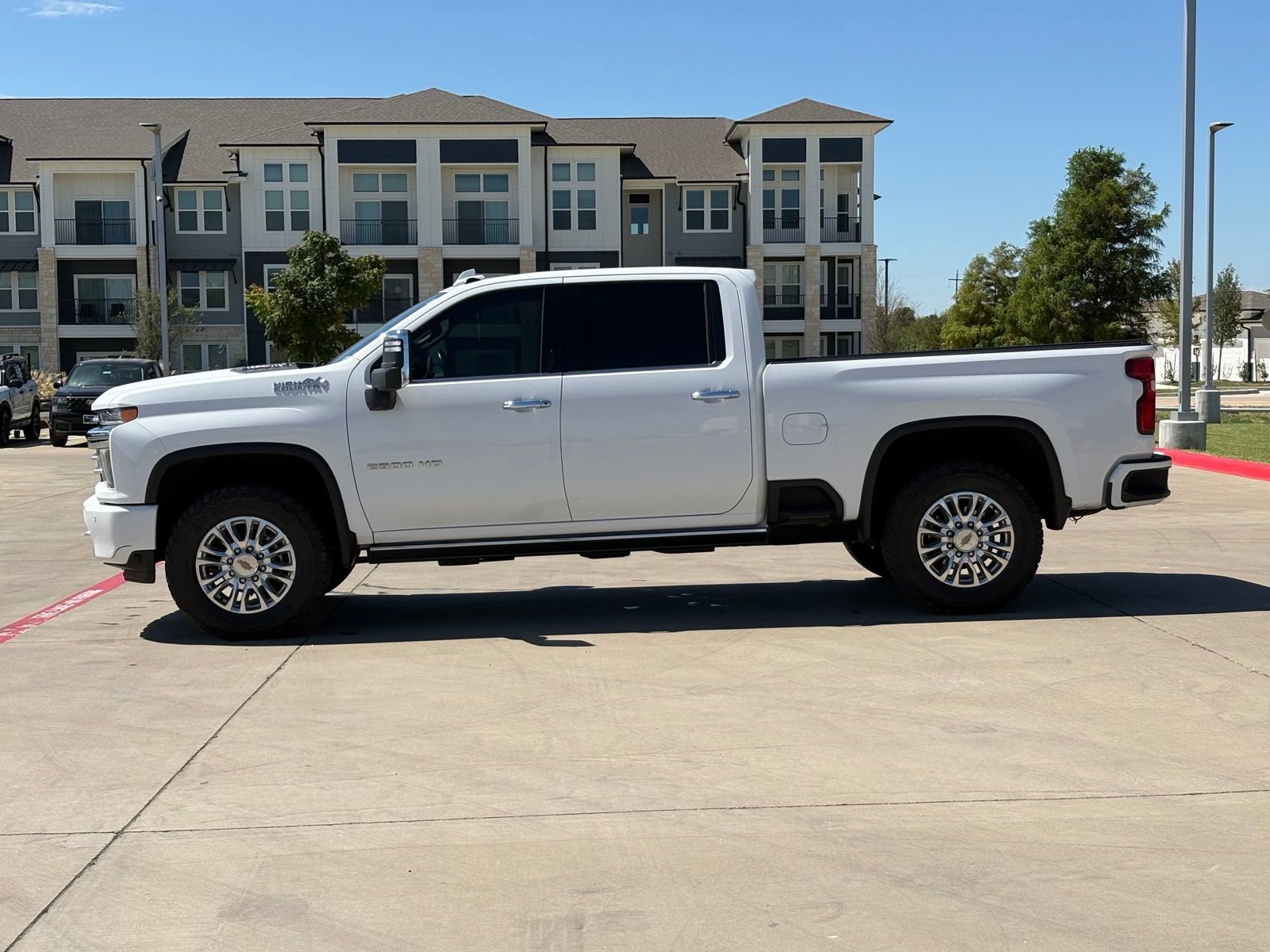 Used 2022 Chevrolet Silverado 2500 High Country w/ Safety Package II AWD/4WD image 4