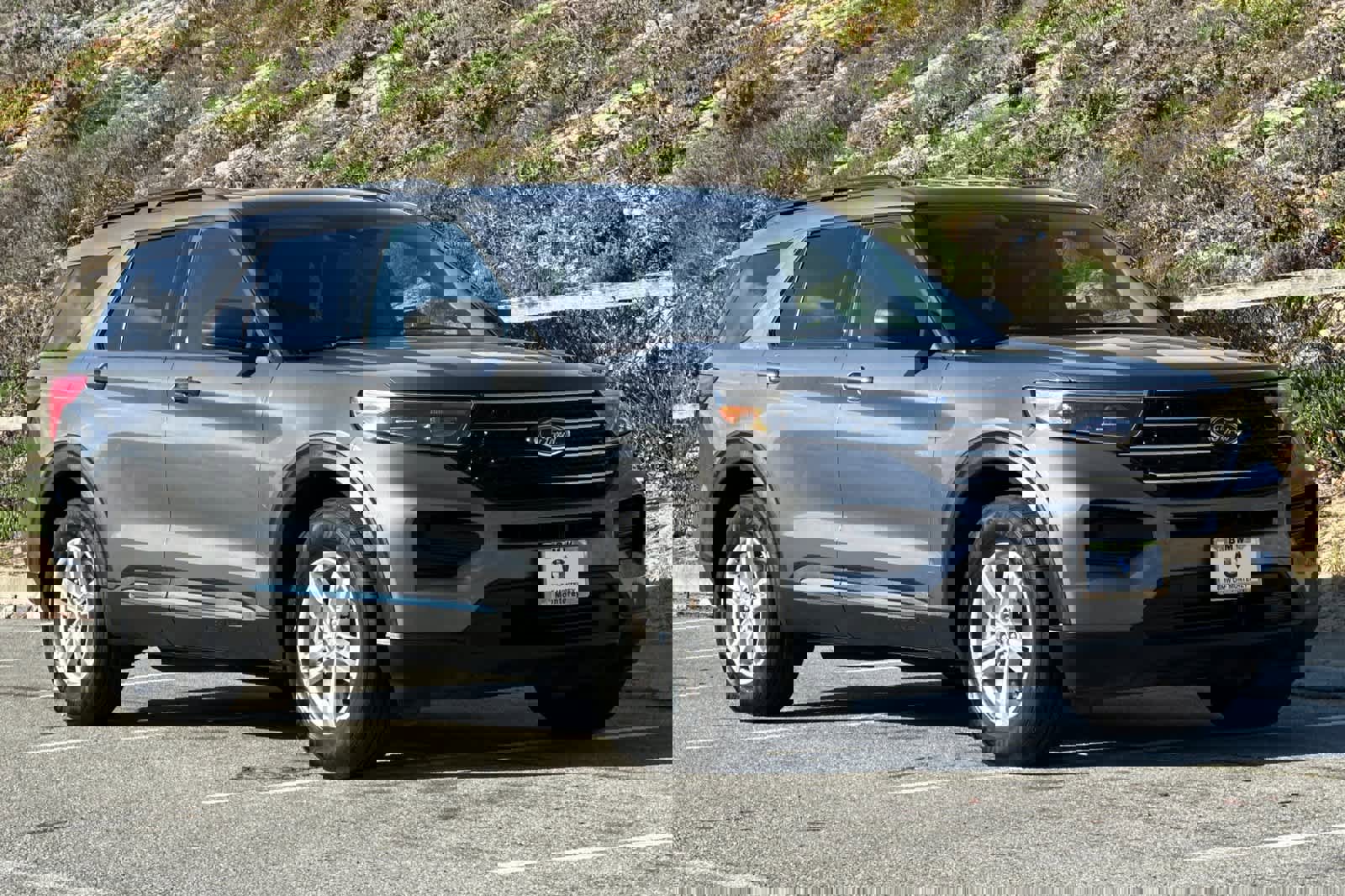 Used 2022 Ford Explorer XLT w/ Class IV Trailer Tow Package image 5