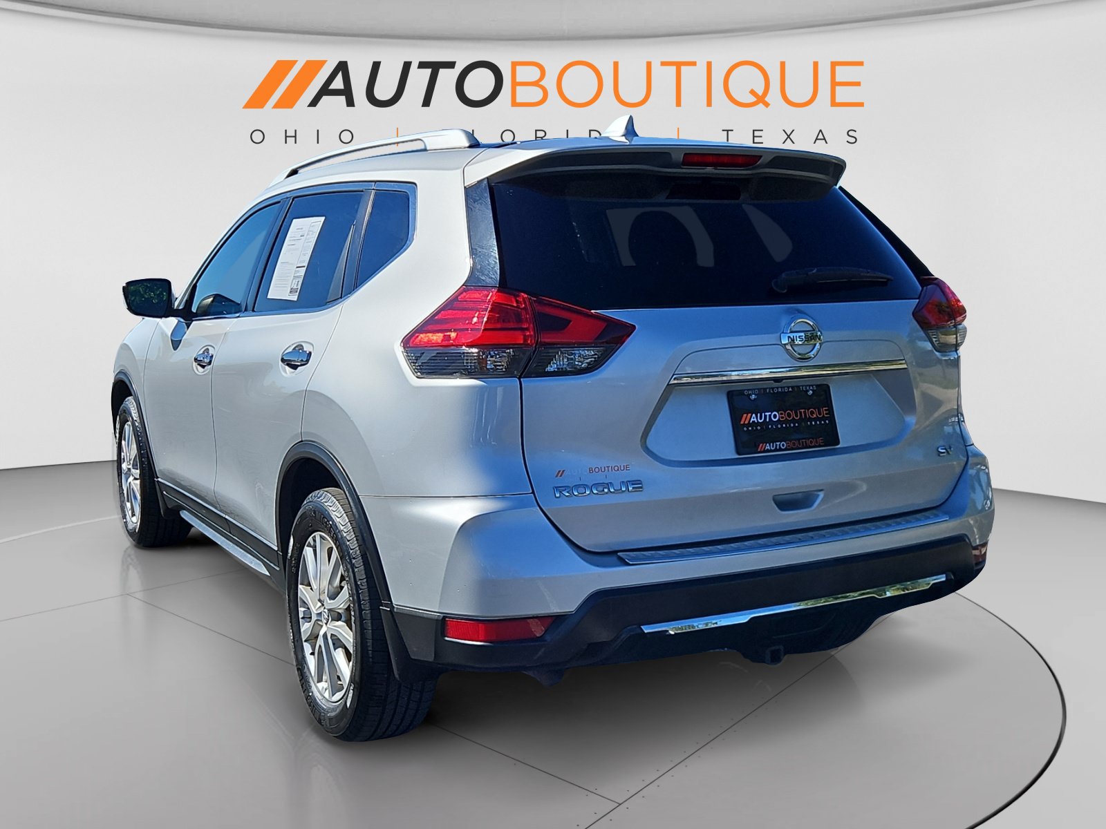 Used 2017 Nissan Rogue SV FWD image 3
