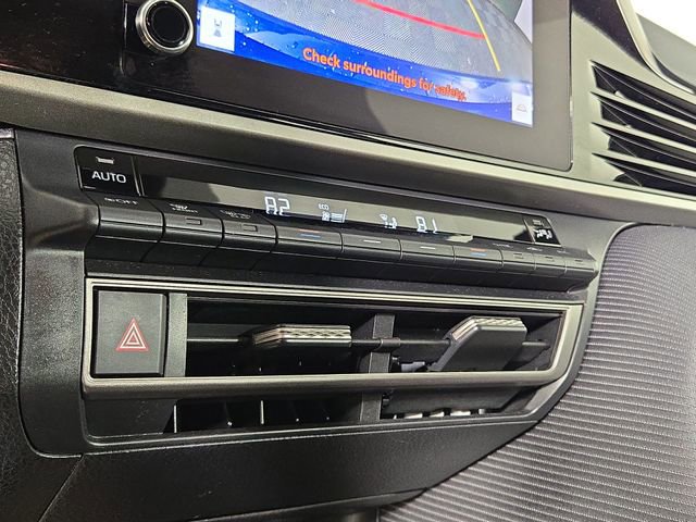 Used 2025 Toyota Camry SE image 19