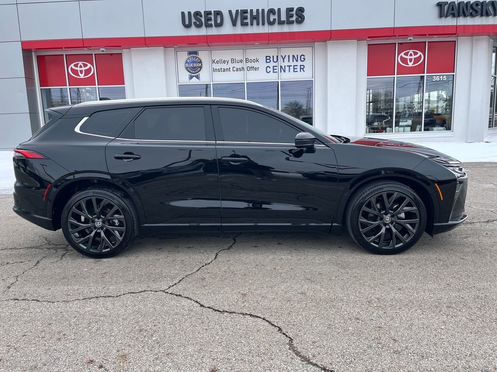 Certified 2025 Toyota Crown Signia image 6