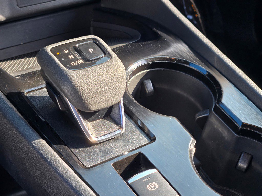 Used 2025 Nissan Rogue SV FWD image 27