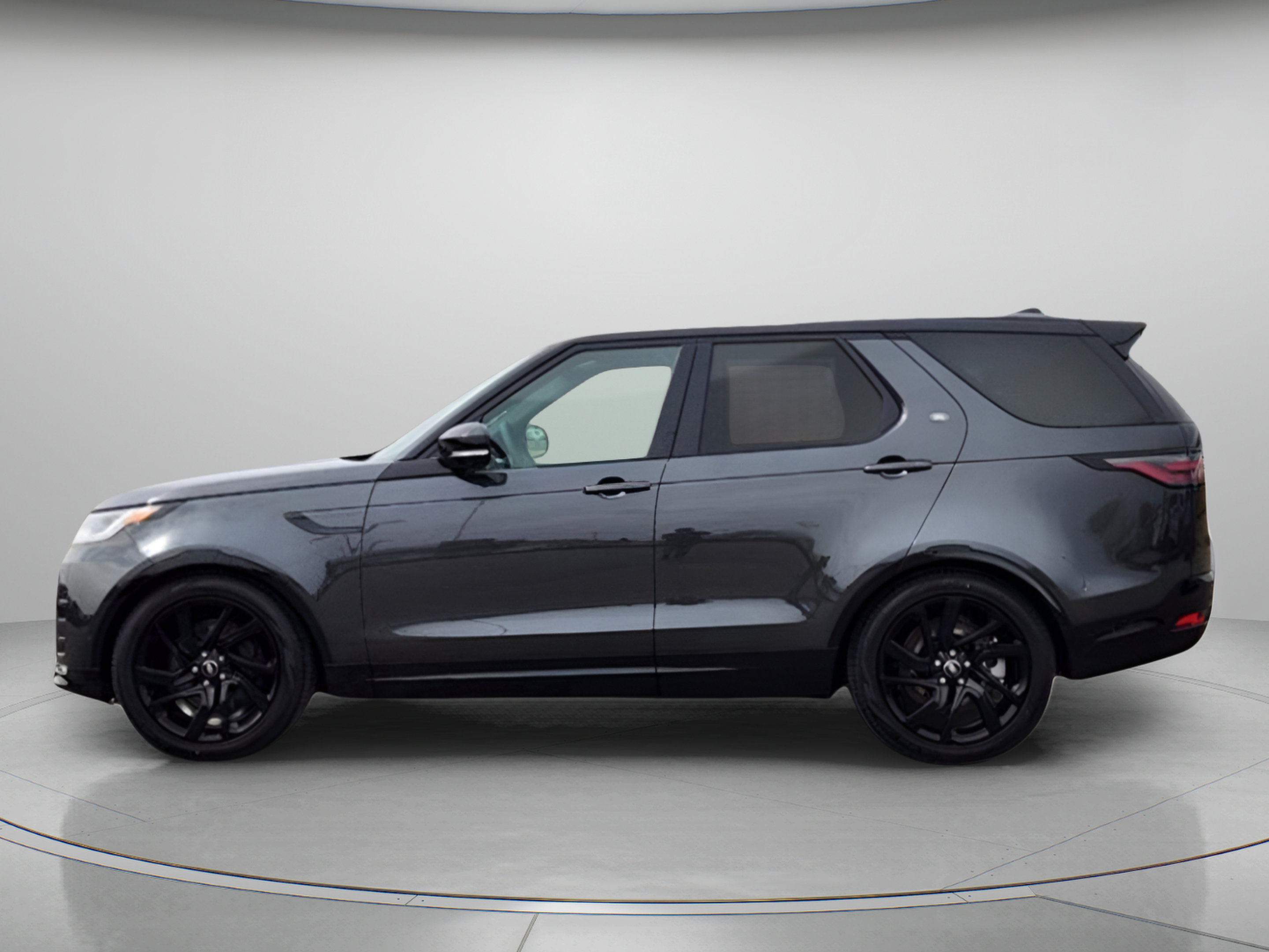 New 2025 Land Rover Discovery Dynamic SE AWD/4WD image 2