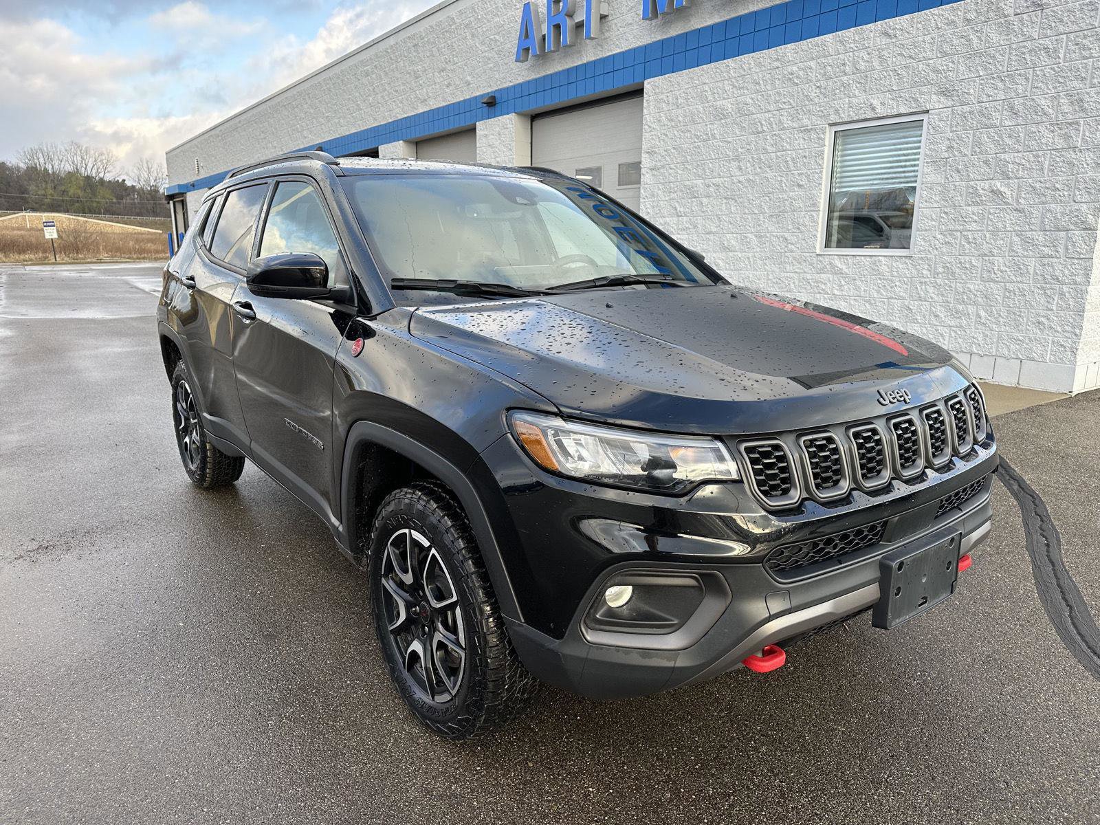 Used 2025 Jeep Compass Trailhawk AWD/4WD image 11