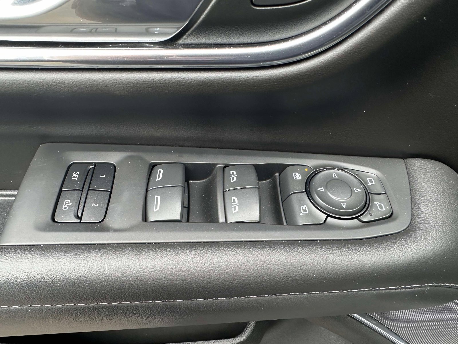 Used 2023 Chevrolet Suburban LT w/ Luxury Package AWD/4WD image 20