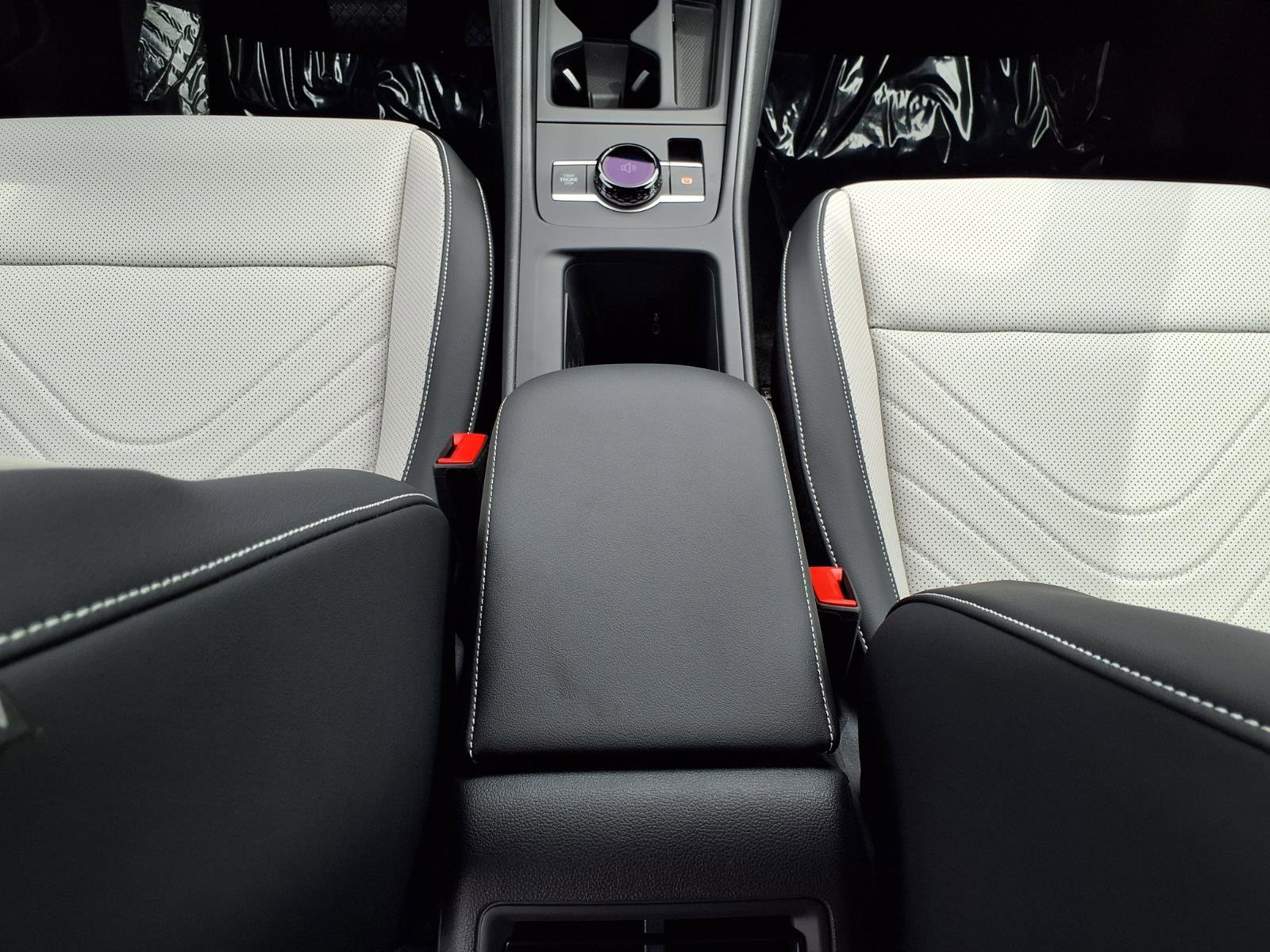 New 2026 Volkswagen Tiguan SE FWD image 13