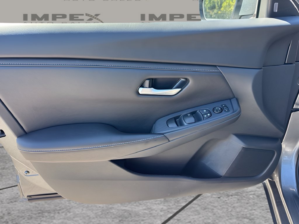 Used 2025 Nissan Sentra SV FWD image 22