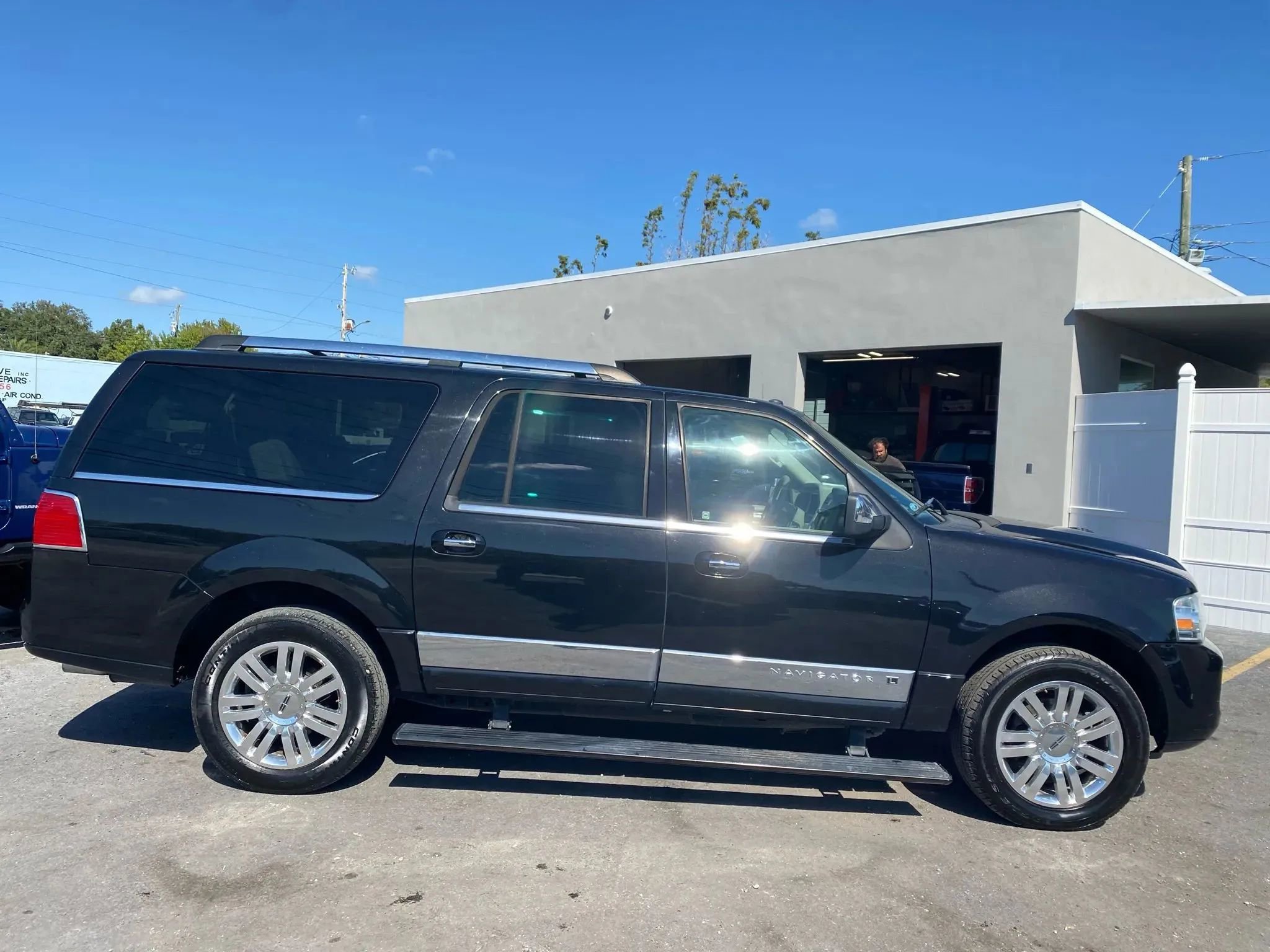 Used 2013 Lincoln Navigator L 2WD w/ HD Trailer Tow Pkg image 5