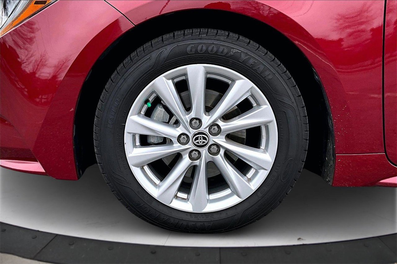 Used 2024 Toyota Corolla LE image 31