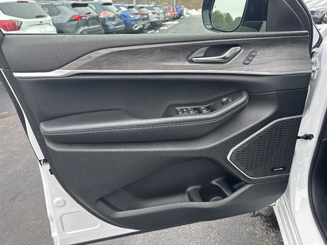 Used 2024 Jeep Grand Cherokee Limited 4xe image 9