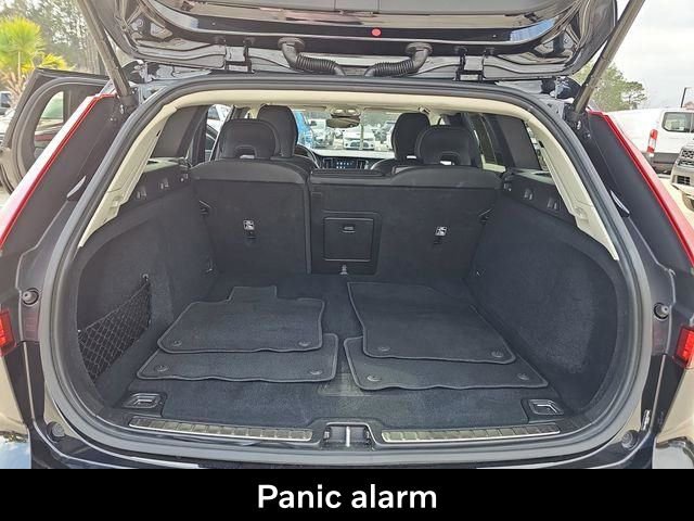 Used 2025 Volvo V60 B5 Cross Country Plus image 19