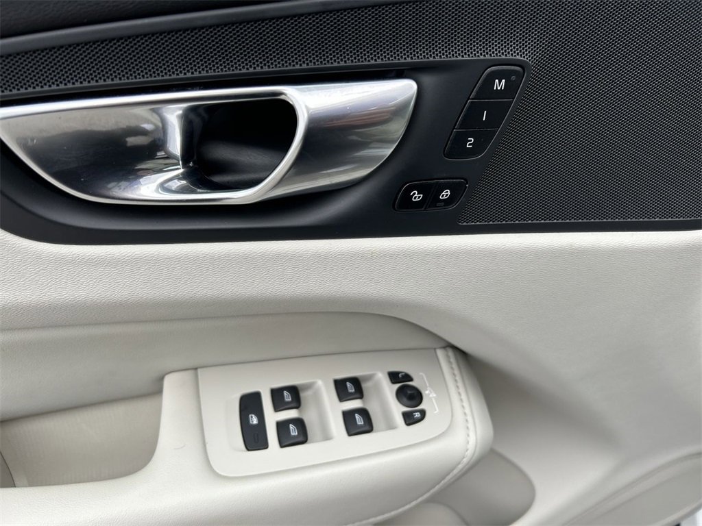 Certified 2023 Volvo XC60 B5 Core w/ Climate Package image 16