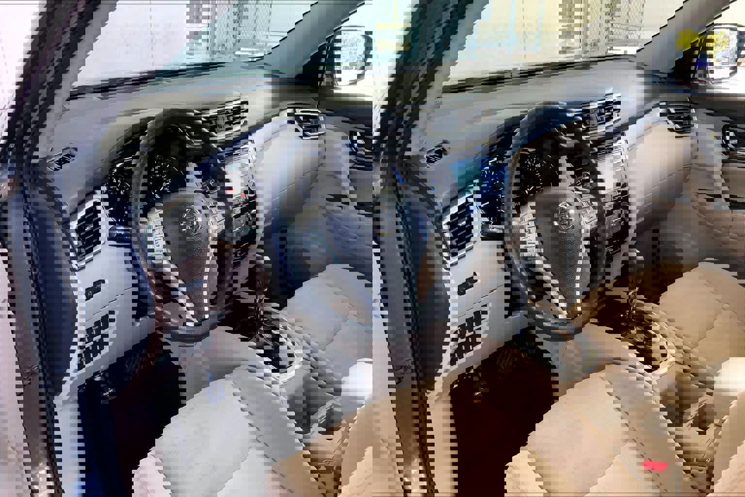 Used 2016 Nissan Rogue S w/ Appearance Package image 18