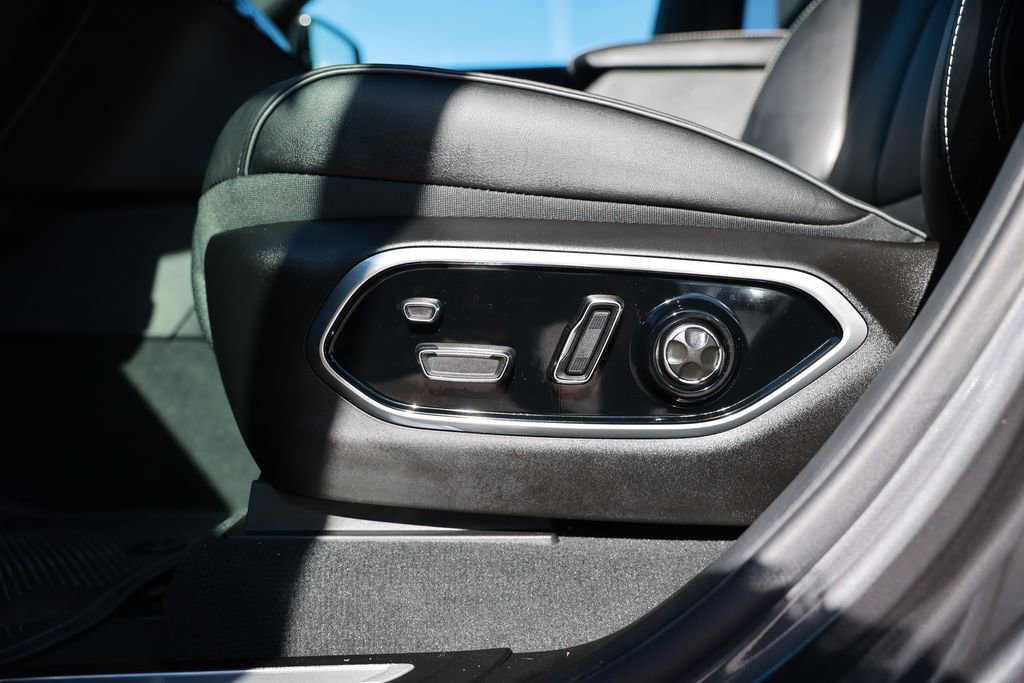 New 2025 Jeep Grand Cherokee Overland w/ Luxury Tech Group IV image 16