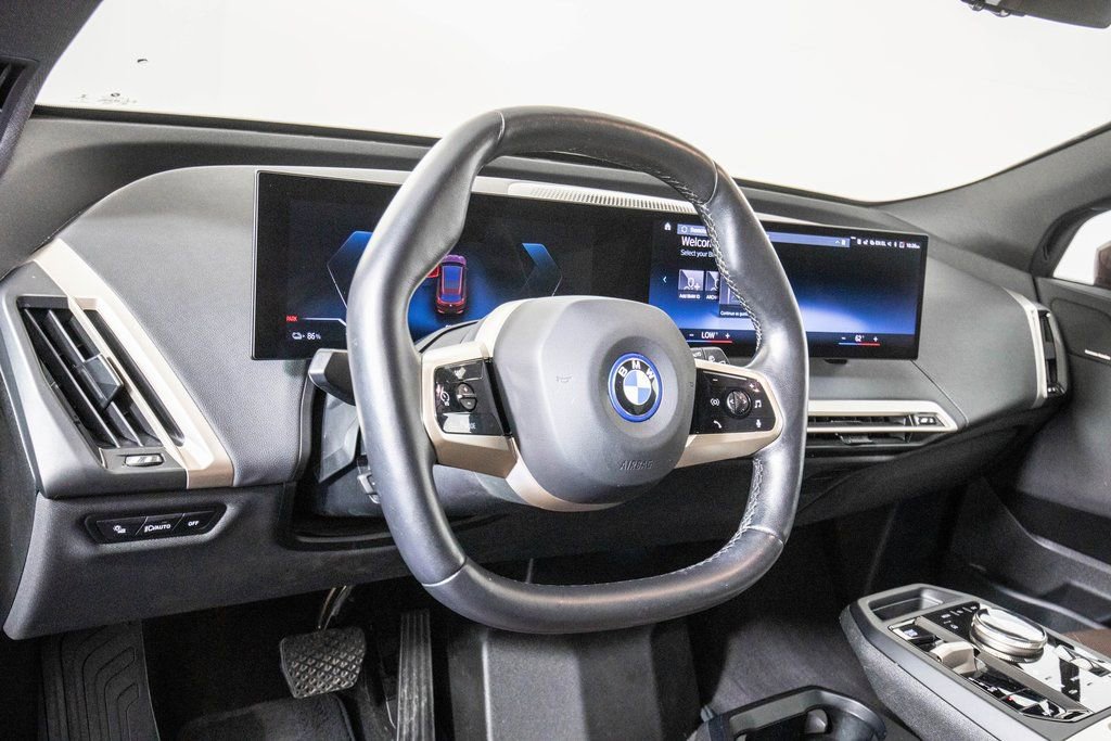 Used 2022 BMW iX xDrive50 w/ Sport Package image 17