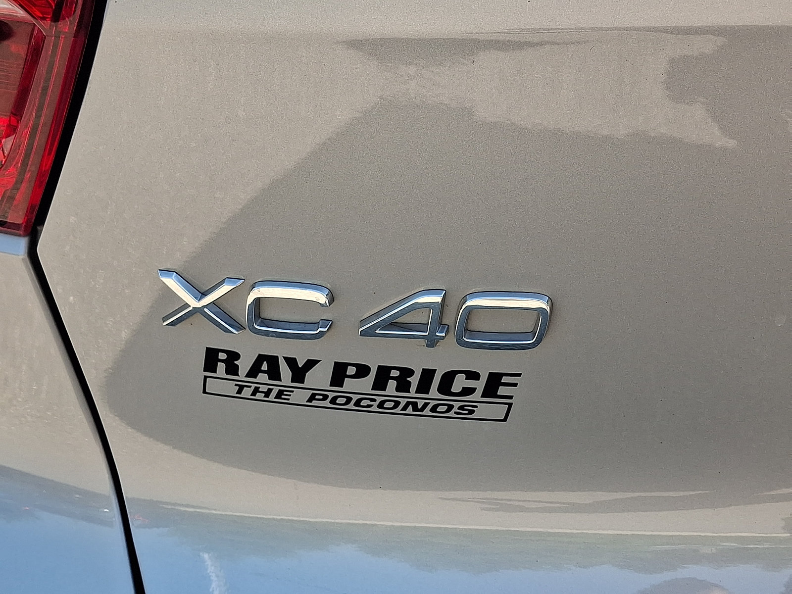 Certified 2023 Volvo XC40 B5 Ultimate w/ Protection Package Premier AWD/4WD image 32