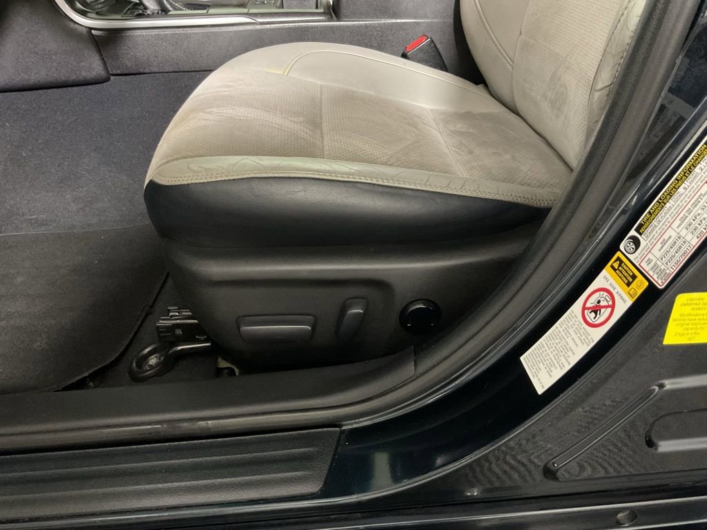 Used 2016 Toyota Camry XSE image 16