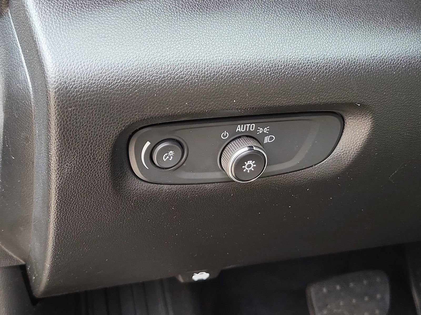 Certified 2023 Chevrolet Traverse LS FWD image 17