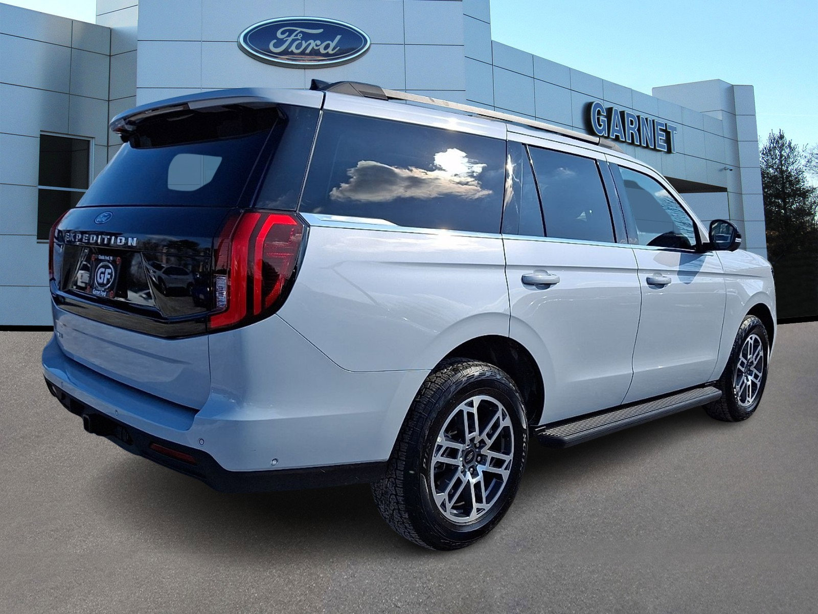 Certified 2025 Ford Expedition Active image 8