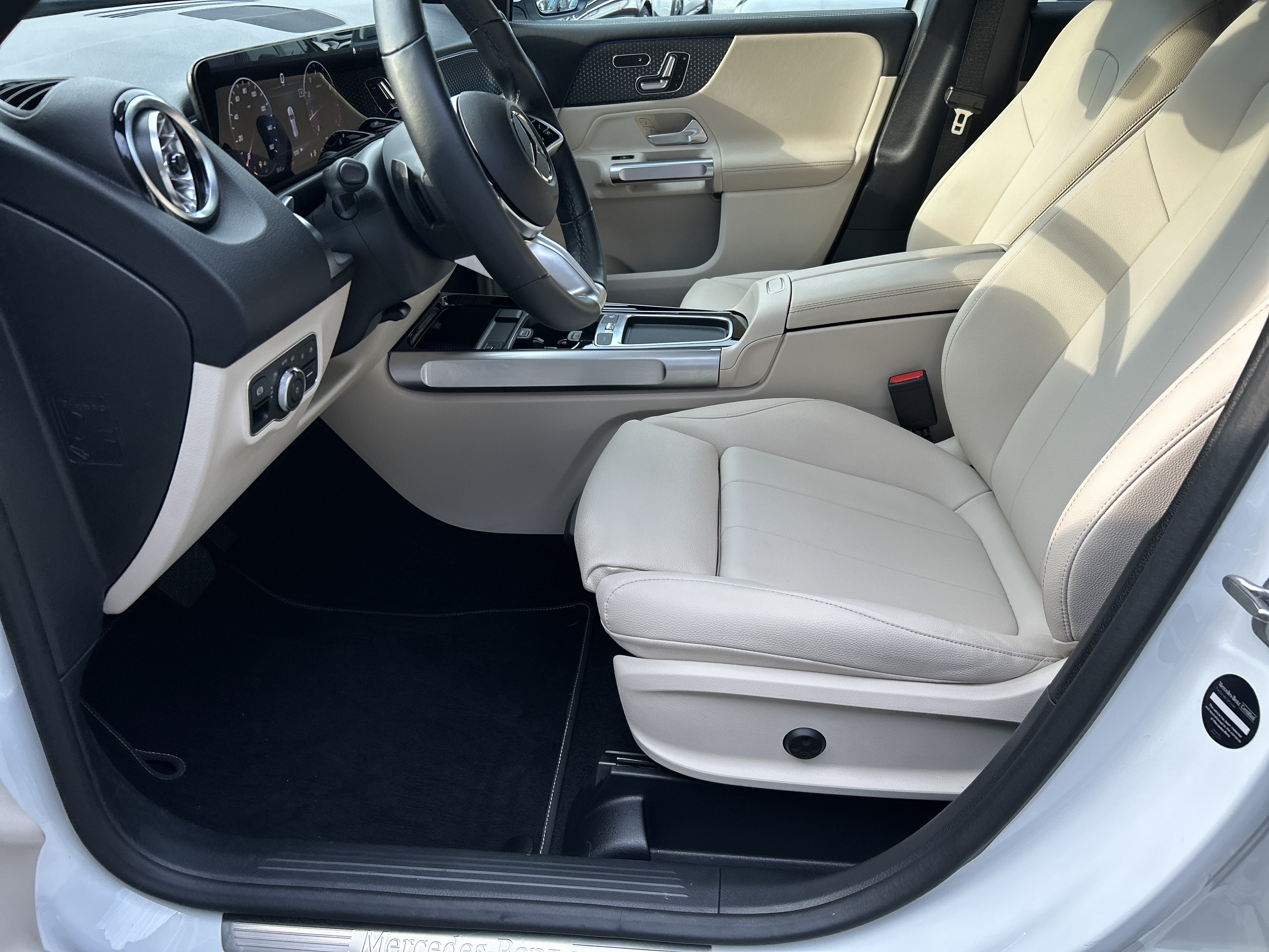 Certified 2024 Mercedes-Benz GLB 250 image 19