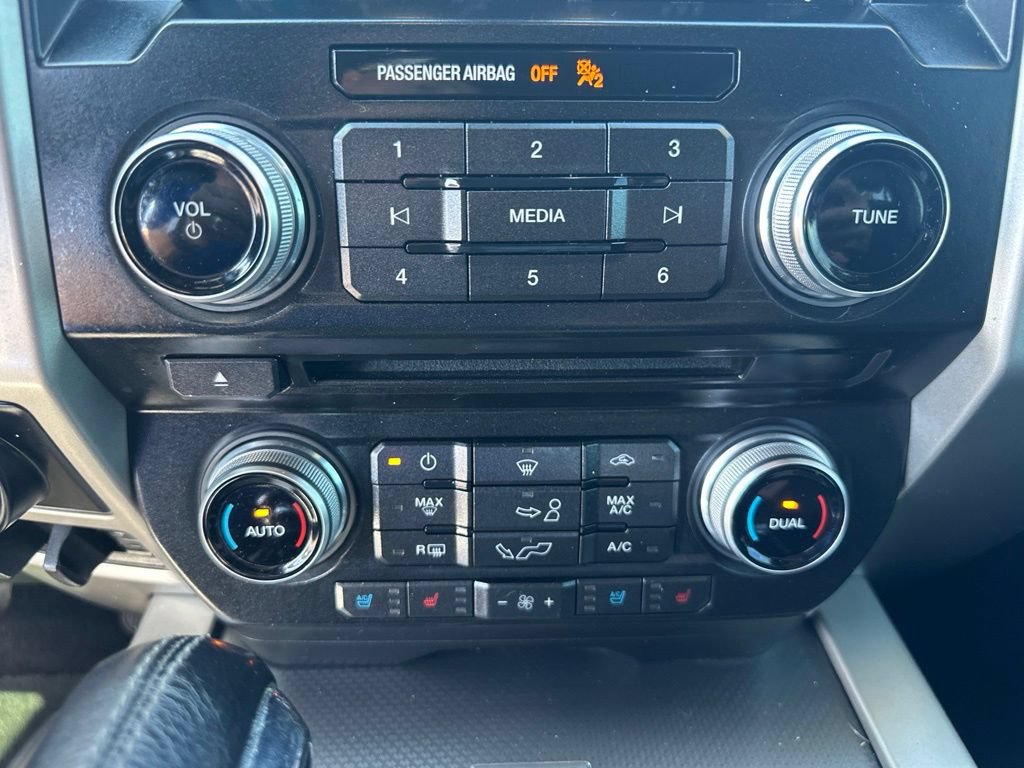 Used 2017 Ford F150 Lariat w/ Equipment Group 502A Luxury AWD/4WD image 4
