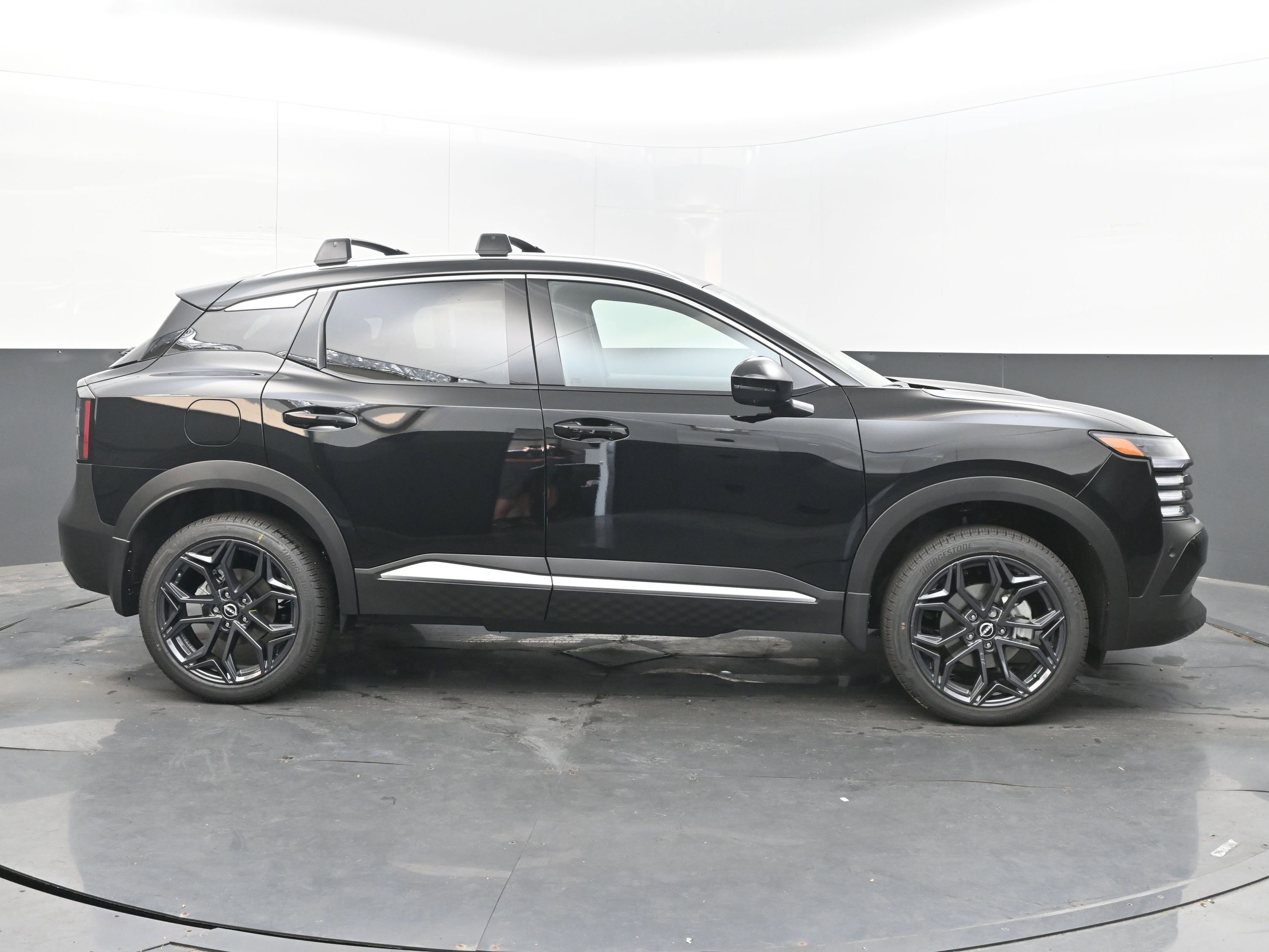 New 2026 Nissan Kicks SR image 8