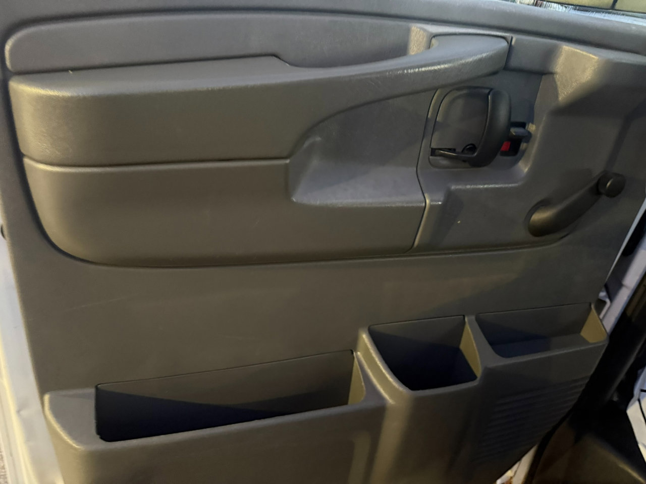 Used 2004 GMC Savana 3500 Extended image 8