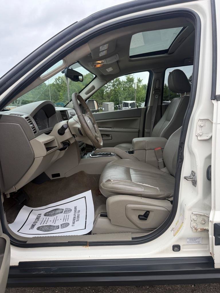 Used 2005 Jeep Grand Cherokee Laredo AWD/4WD image 9