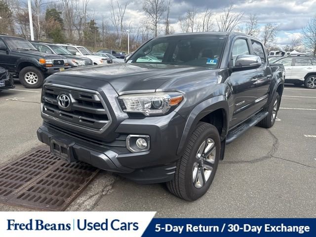 Used 2016 Toyota Tacoma Limited w/ Towing Package image 17