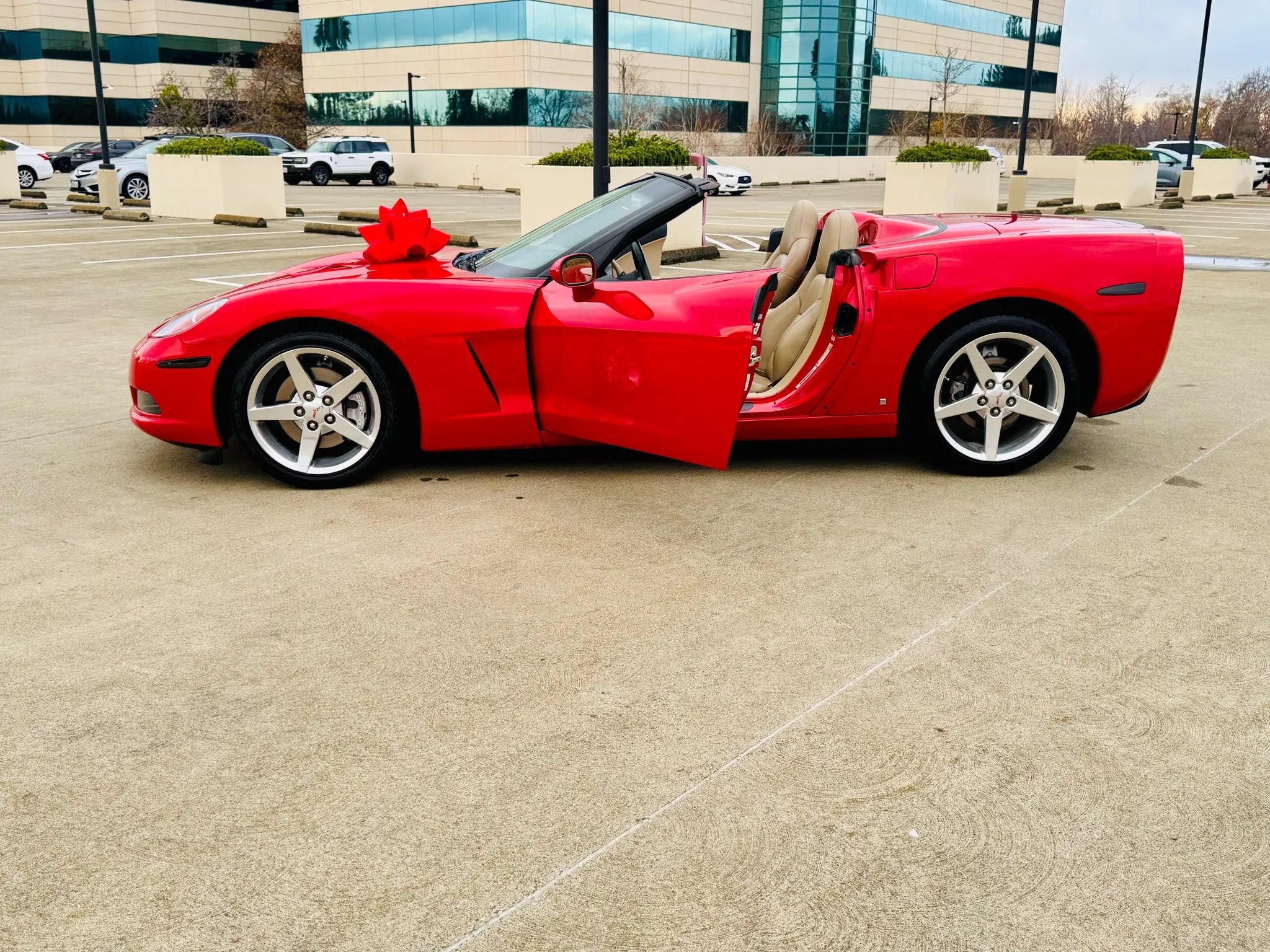 Used 2006 Chevrolet Corvette Convertible w/ Preferred Equipment Group RWD image 30