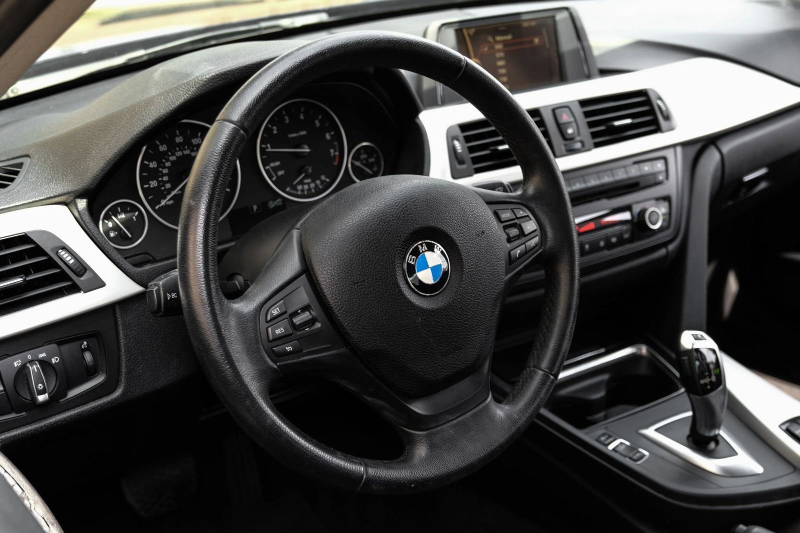 Used 2014 BMW 320i xDrive Sedan AWD/4WD image 14